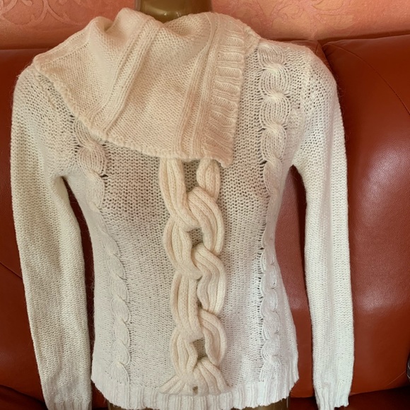 Beautiful sweater - Picture 6 of 6